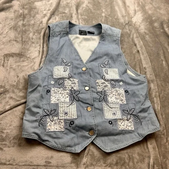 Liz wear Liz Claiborne Denim Western Vest Size M Blue Floral Patchwork Button - Picture 1 of 15